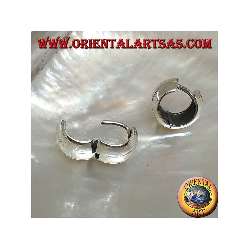 Abgerundeter einfacher Creolen-Silberohrring mit zwei Linien und 10 x 14 mm Druckknopfverschluss