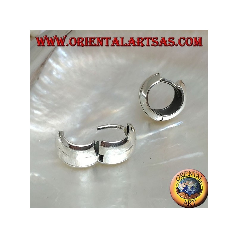 Rounded simple hoop silver earring with two lines and 10 x 14 mm snap closure