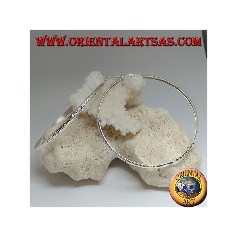 Einfache Crushed Diamond Creolen aus Silber mit 65 mm Hebelverschluss