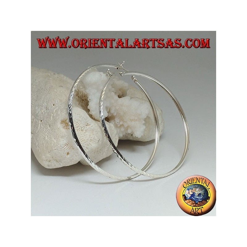 Einfache Crushed Diamond Creolen aus Silber mit 65 mm Hebelverschluss