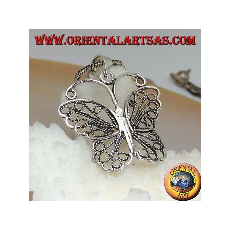 Pendentif en argent en forme de papillon avec ailes et antennes décoratives ajourées