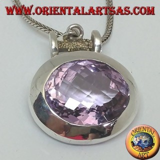 Ciondolo in argento con una splendida grande ametista naturale ovale sfacettata su montatura liscia orizzontale