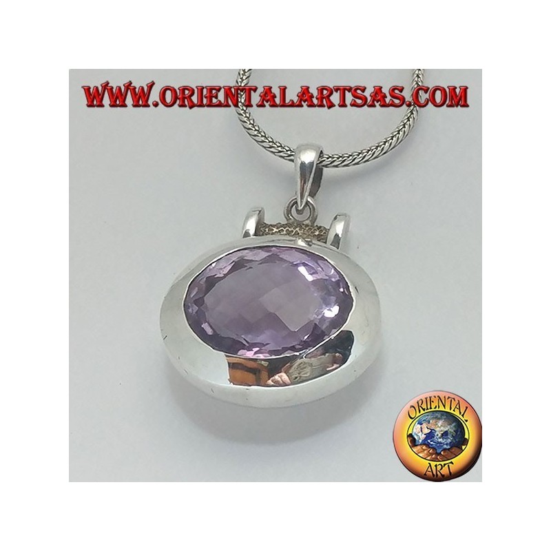 Colgante de plata con una espléndida amatista natural facetada ovalada grande en una configuración horizontal lisa