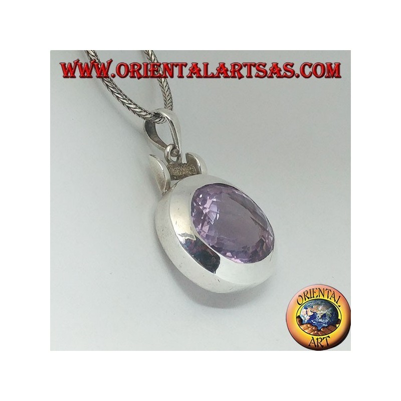 Pendentif en argent avec une splendide grande améthyste naturelle ovale à facettes sur une monture horizontale lisse