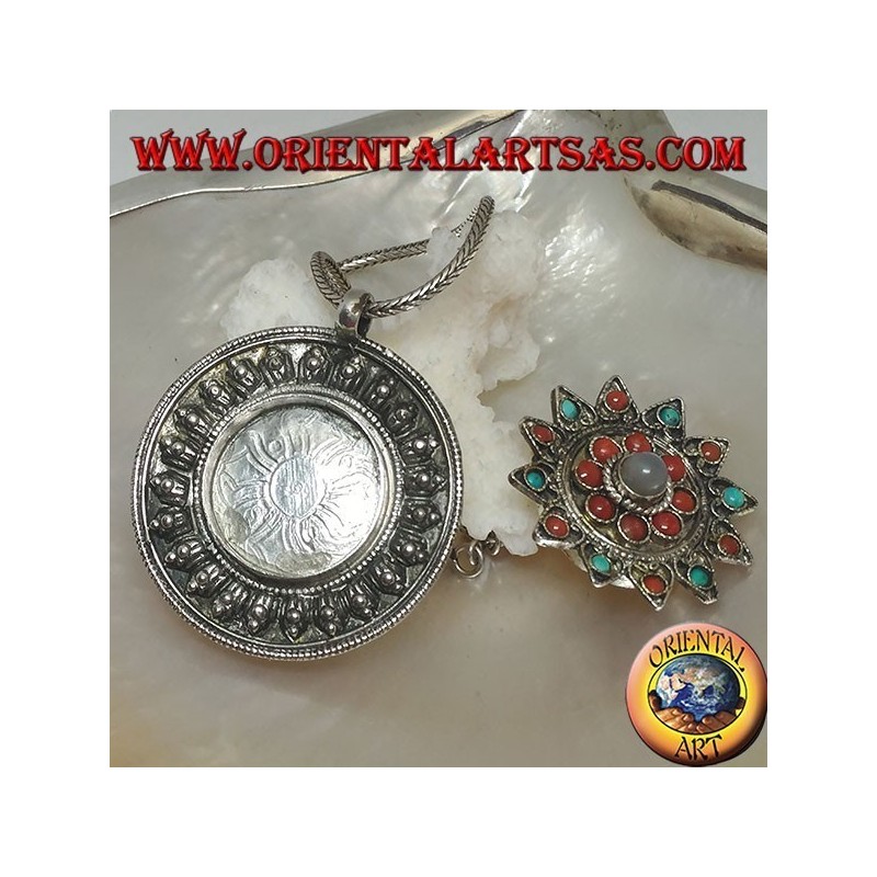 Colgante de caja de medallón de plata con tapa de flores con coral antiguo y turquesa y piedra lunar central