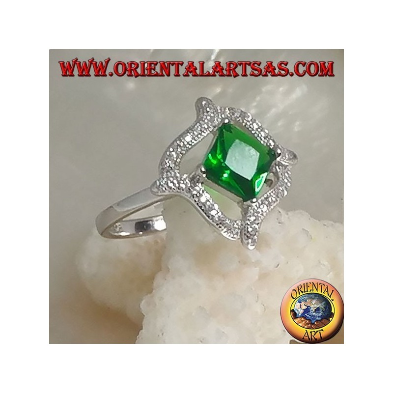 Anillo de plata con esmeralda sintética cuadrada rómbica y r4 líneas onduladas de circonita cúbica alrededor