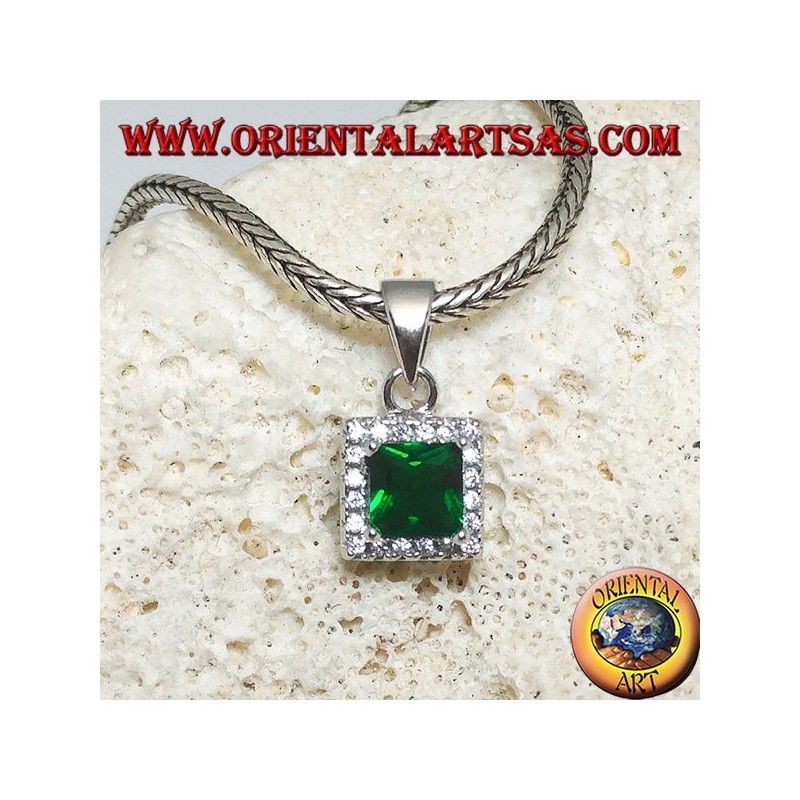 Ciondolo in argento con smeraldo sintetico quadrato contornato da zirconi