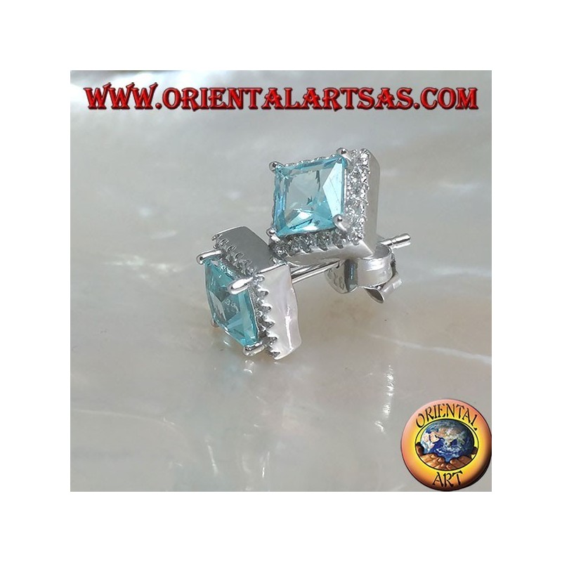 Orecchini in argento con topazio azzurro naturale incastonato quadrato contornato da zirconi