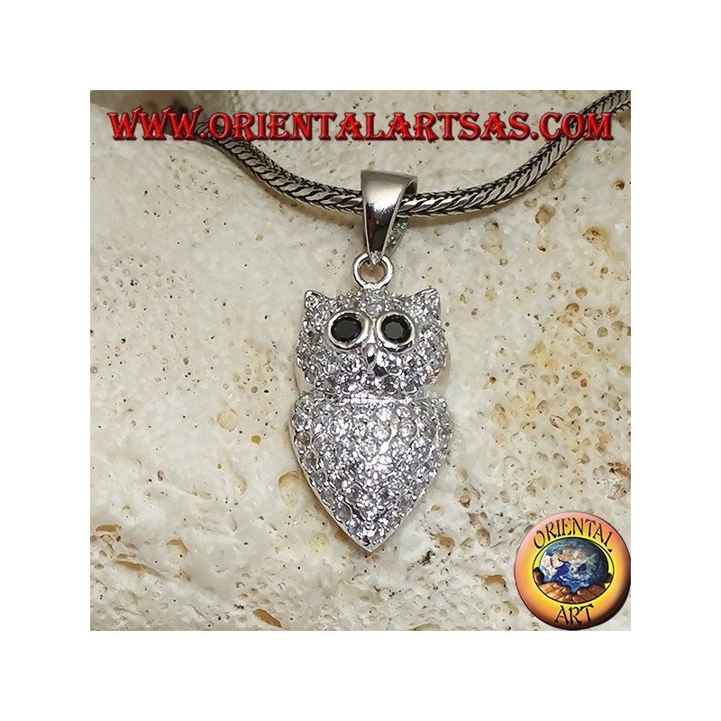 Pendentif en argent en forme de hibou parsemé de zircons blancs et d'yeux en zircon noir