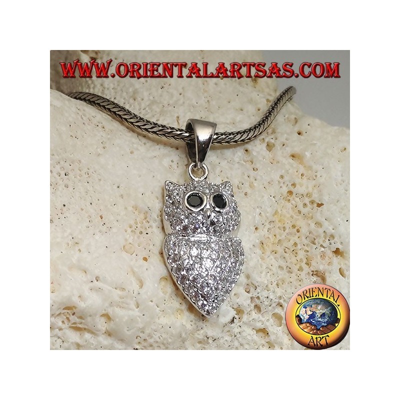 Colgante de plata con forma de búho tachonado de circonitas blancas y ojos de circonita negra.