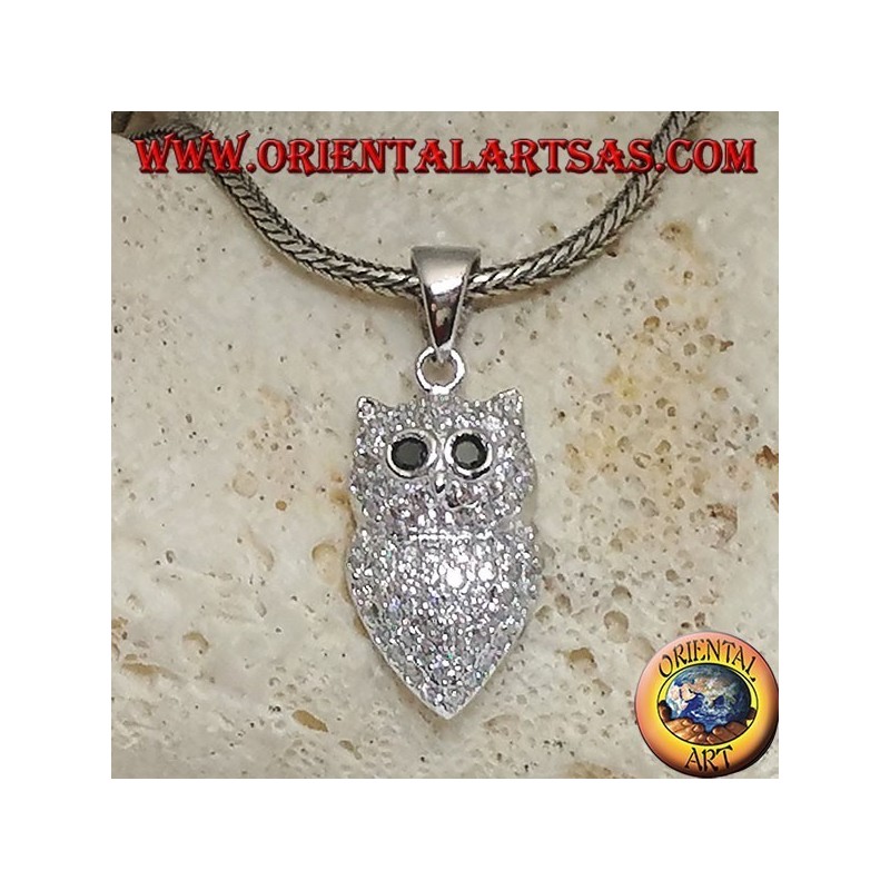 Colgante de plata con forma de búho tachonado de circonitas blancas y ojos de circonita negra.