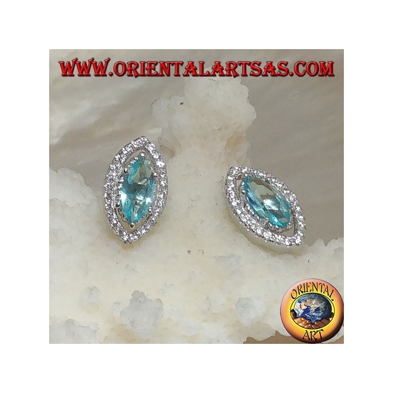 Orecchini in argento a navetta da lobo con topazio azzurro naturale incastonato contornato da zirconi