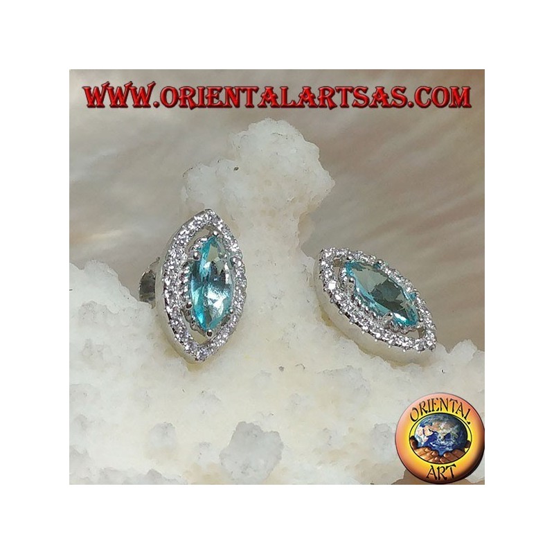Orecchini in argento a navetta da lobo con topazio azzurro naturale incastonato contornato da zirconi
