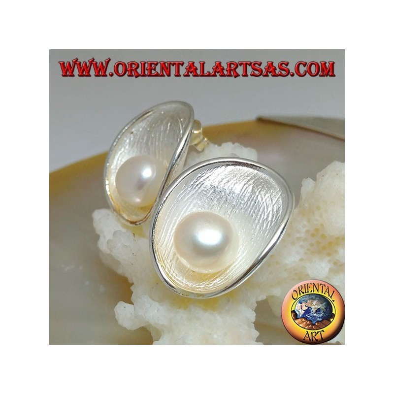 Silver lobe earrings with satin mother shell inside and white freshwater pearl