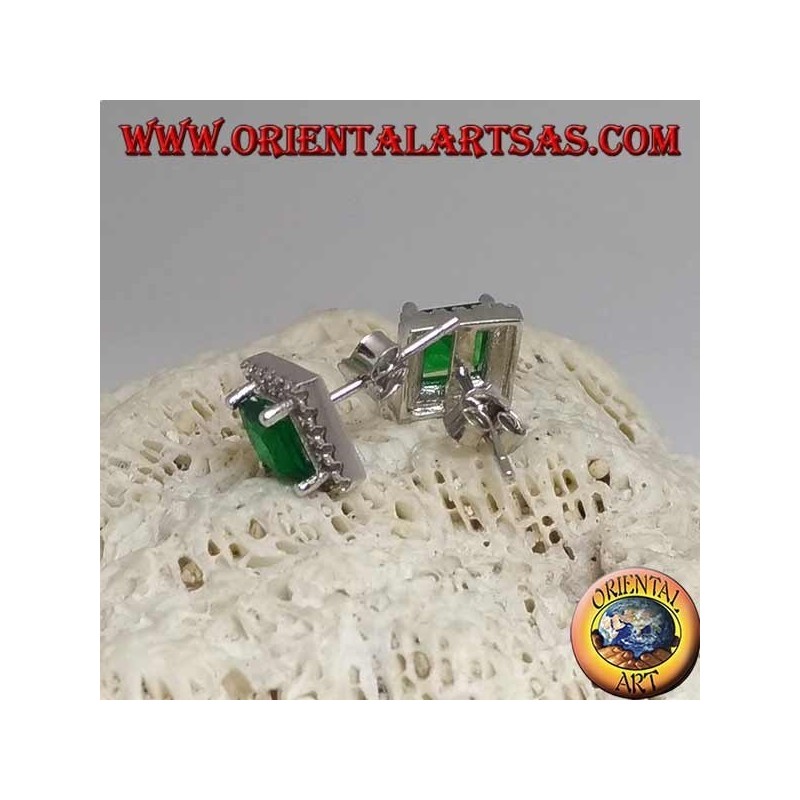 Boucles d'oreilles en argent avec émeraude synthétique carrée entourées de zircons