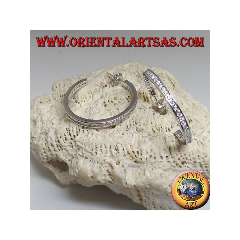 Boucles d'oreilles en argent cercle simple carré avec une rangée de zircons blancs centraux de 30 mm