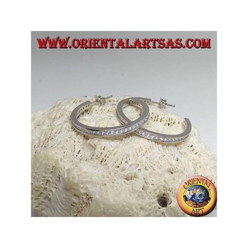 Orecchini in argento a cerchio semplice squadrato con fila di zirconi bianchi centrali da 30 mm