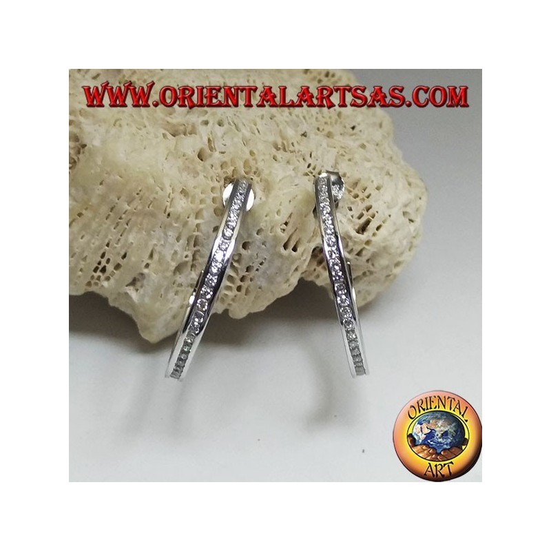 Boucles d'oreilles en argent cercle simple carré avec une rangée de zircons blancs centraux de 30 mm