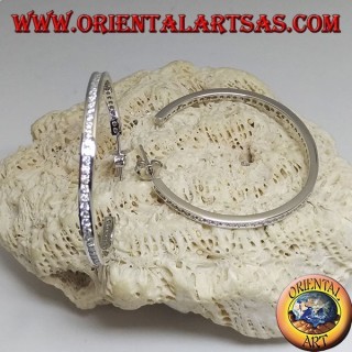 Boucles d'oreilles simples en forme de cercle en argent avec une rangée de zircons blancs centraux de 40 mm