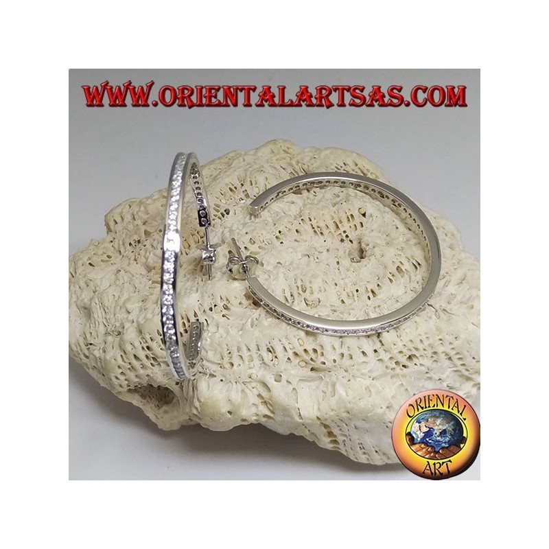 Einfache quadratische silberne Ohrringe mit einer Reihe von 40 mm zentralen weißen Zirkonen