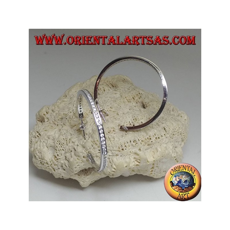 Boucles d'oreilles simples en forme de cercle en argent avec une rangée de zircons blancs centraux de 40 mm