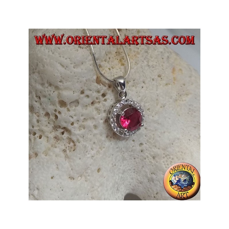 Pendentif en argent avec rubis synthétique rond serti de zircons ronds
