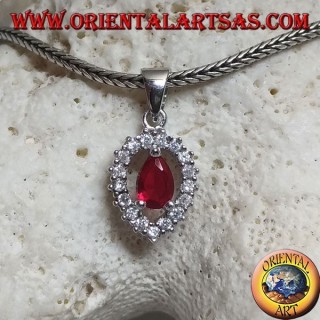 Pendentif en argent avec rubis synthétique en forme de larme sur un serti de zircon en forme de larme inversé