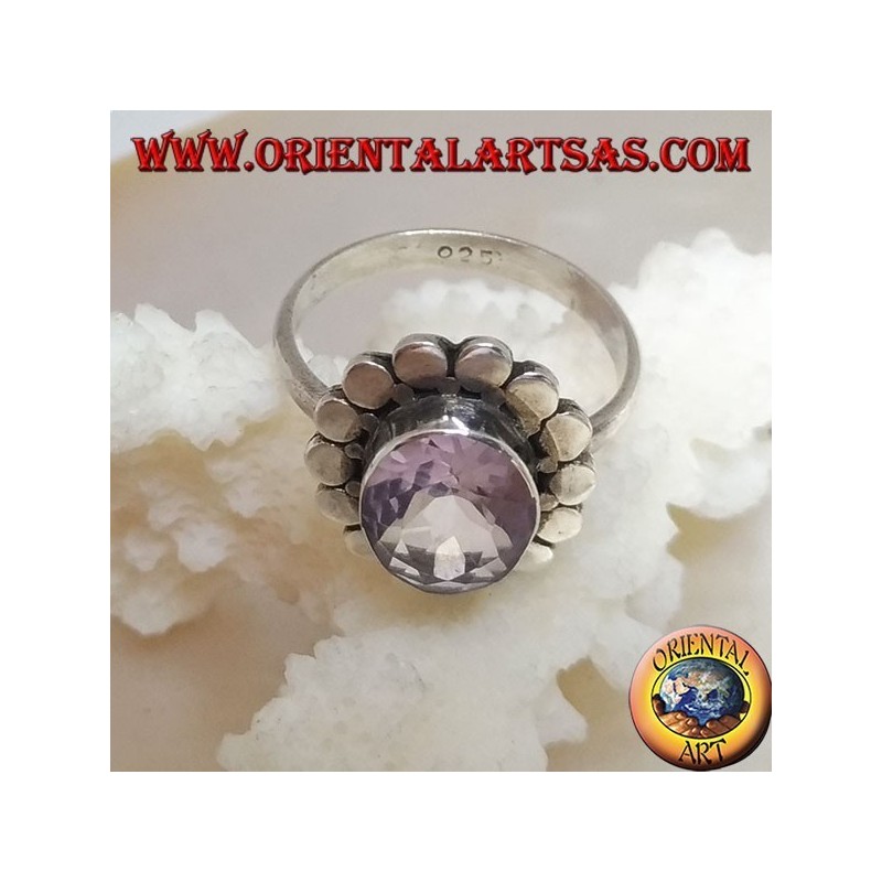 Silberring mit natürlichem ovalem facettiertem Amethyst, umgeben von Scheiben