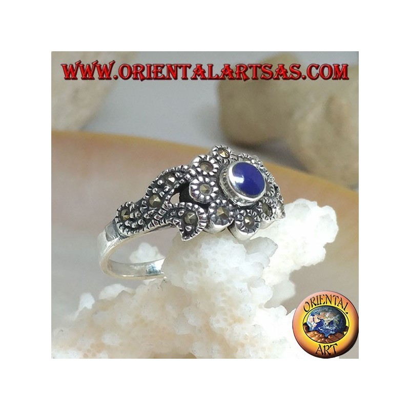 Bague en argent avec lapis-lazuli rond naturel et décorations florales parsemées de marcassite