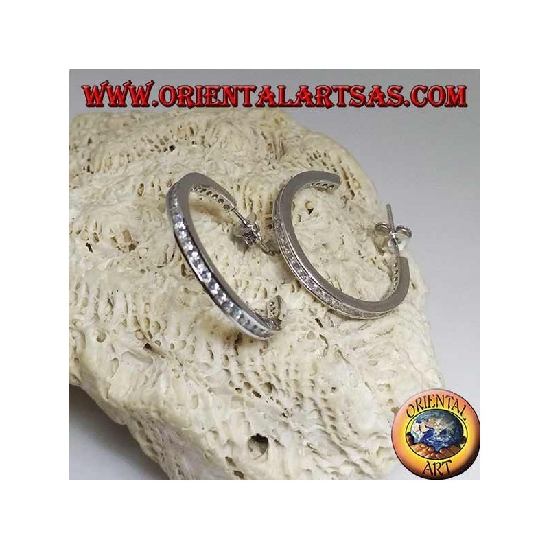 Boucles d'oreilles simples en argent avec cercle carré et une rangée de zircons blancs centraux de 25 mm