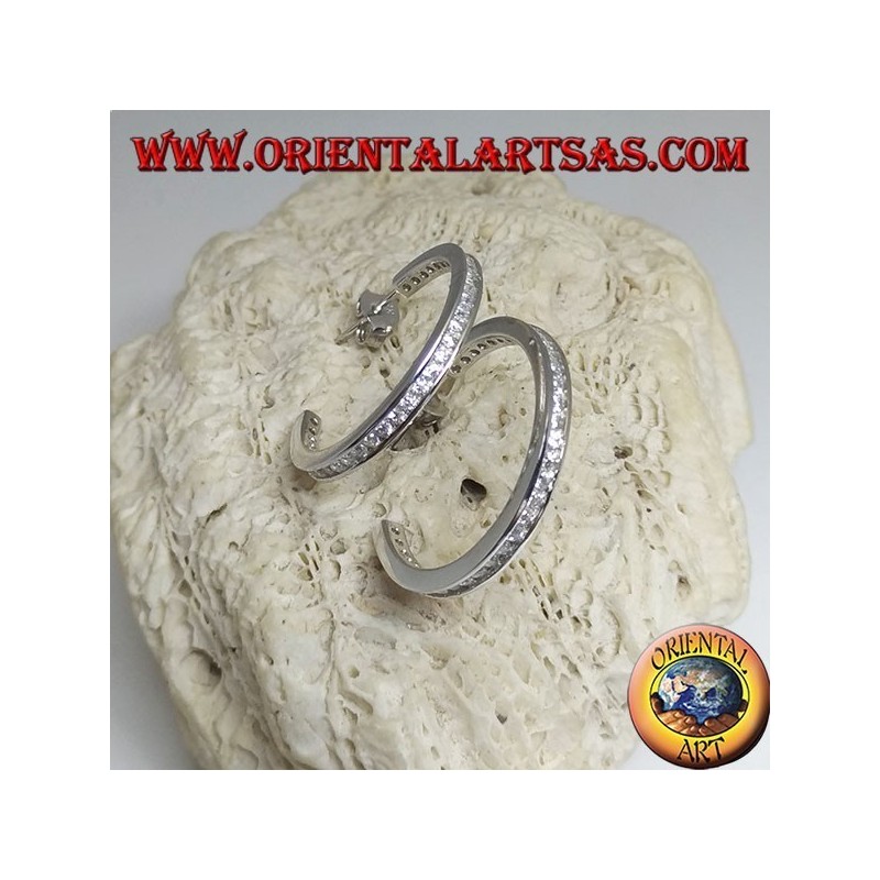 Boucles d'oreilles simples en argent avec cercle carré et une rangée de zircons blancs centraux de 25 mm