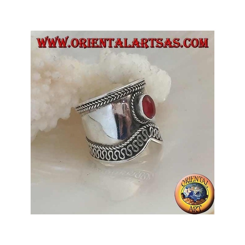 Bague en argent à large bande avec cornaline ovale et contour serpentin en forme de V, Bali