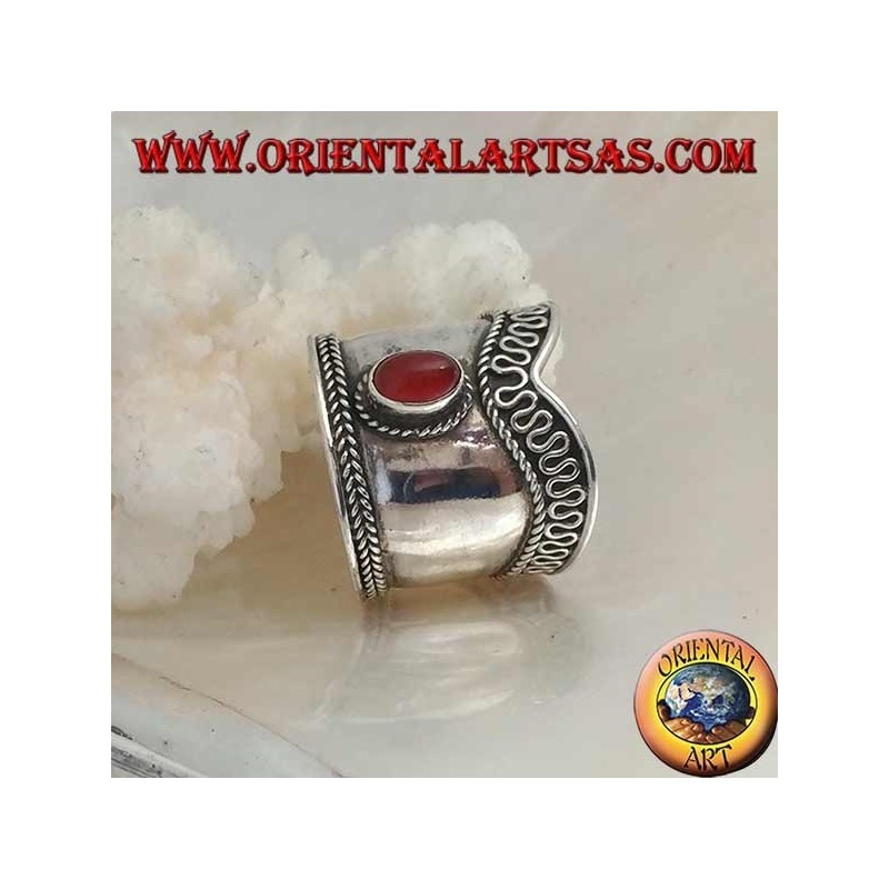 Bague en argent à large bande avec cornaline ovale et contour serpentin en forme de V, Bali
