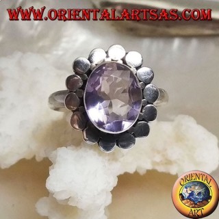 Anillo de plata con amatista facetada ovalada natural rodeada de discos