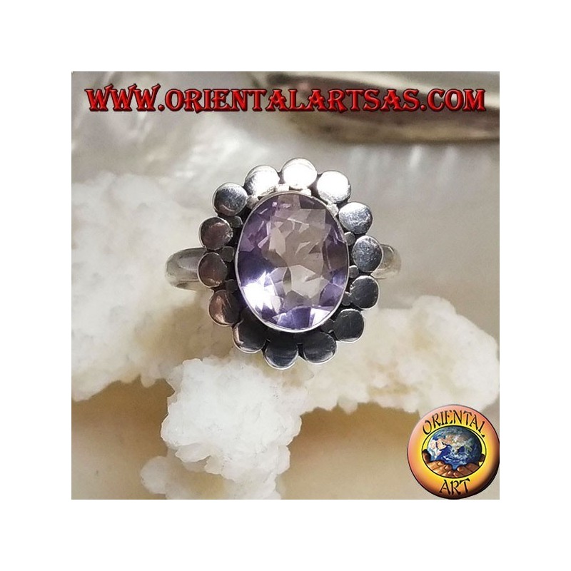Bague en argent avec améthyste ovale naturelle facettée entourée de disques