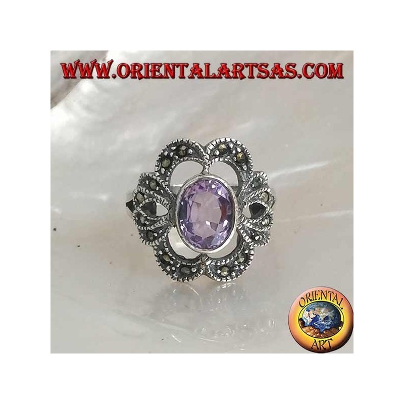 Anello in argento con ametista naturale ovale su montatura a fiocco traforato tempestato di marcassite