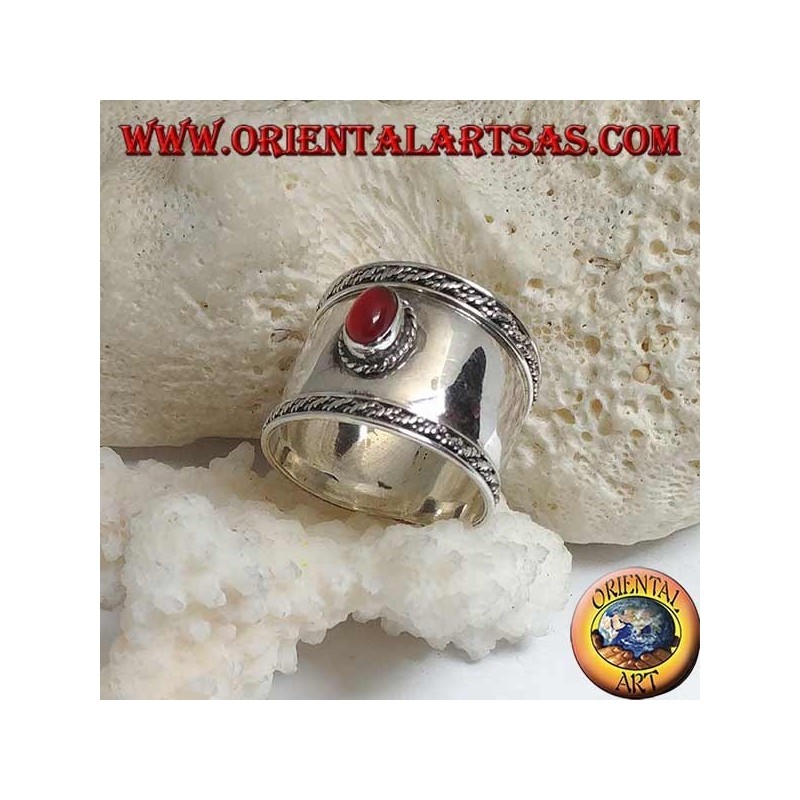 Anillo de plata de banda ancha con cornalina ovalada y tejidos de contorno, Bali