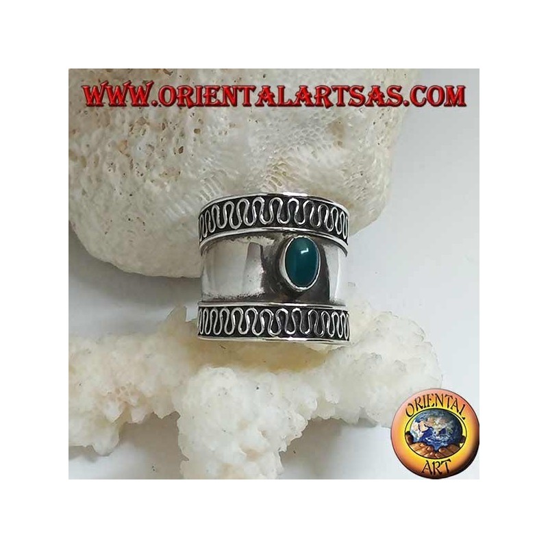Anillo de plata de banda ancha con ágata verde ovalada y contorno serpentino, Bali