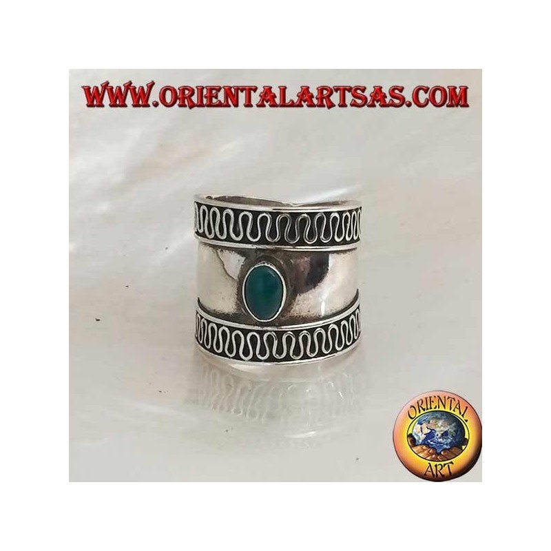 Anello in argento a fascia larga con agata verde ovale e serpentina a contorno , Bali