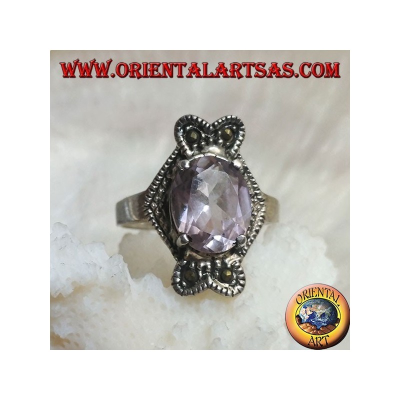 Silberring mit ovalem natürlichem Amethyst auf einer Montierung mit vertikalem Rhomboidbogen-Markasit