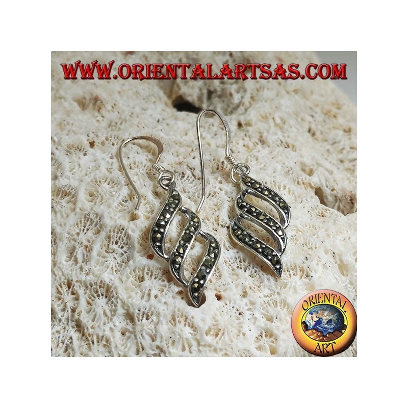 Orecchini in argento pendenti con triple linee oblique parallele tempestate di marcassite