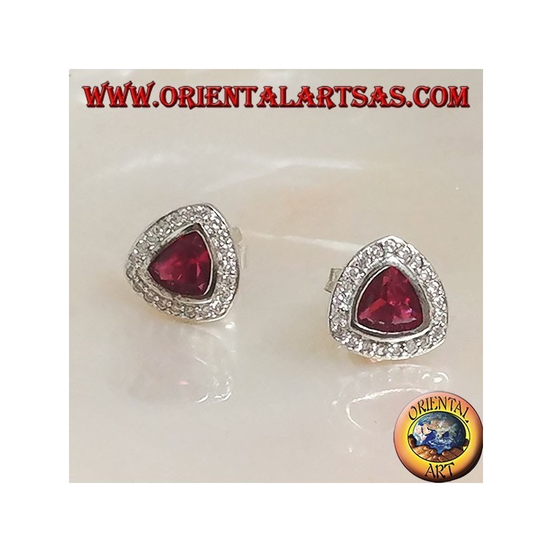 Boucles d'oreilles lobe en argent avec grenat triangulaire arrondi entouré de zircons