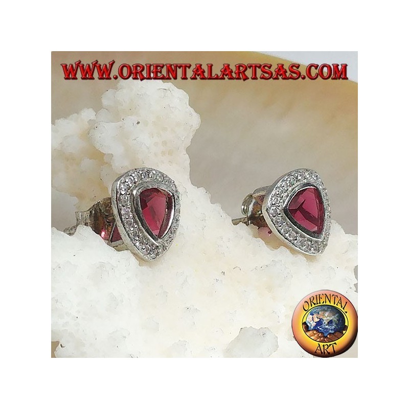 Boucles d'oreilles lobe en argent avec grenat triangulaire arrondi entouré de zircons