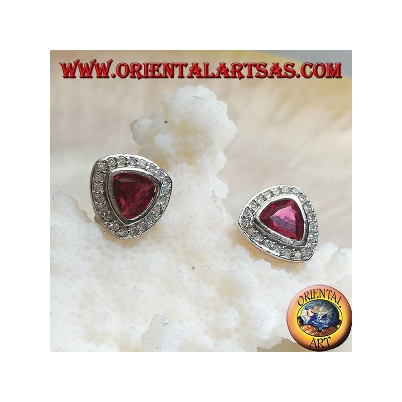 Boucles d'oreilles lobe en argent avec grenat triangulaire arrondi entouré de zircons