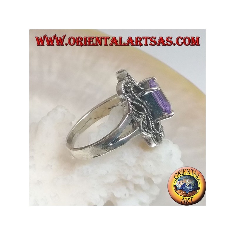 Silberring mit rechteckigem amethystfarbenem Zirkon, umgeben von einem gebogenen Rechteck aus Markasit