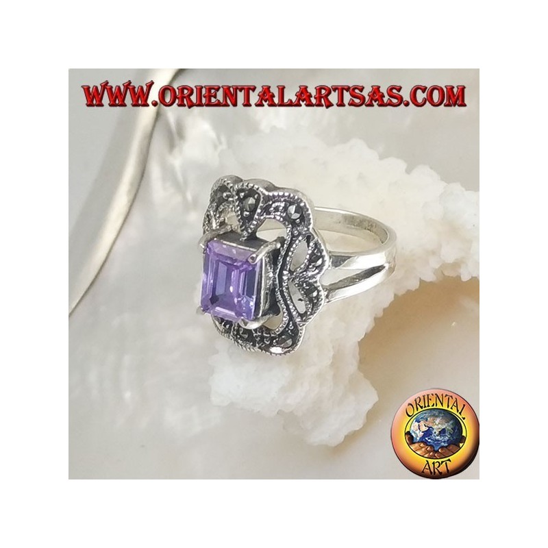 Silberring mit rechteckigem amethystfarbenem Zirkon, umgeben von einem gebogenen Rechteck aus Markasit