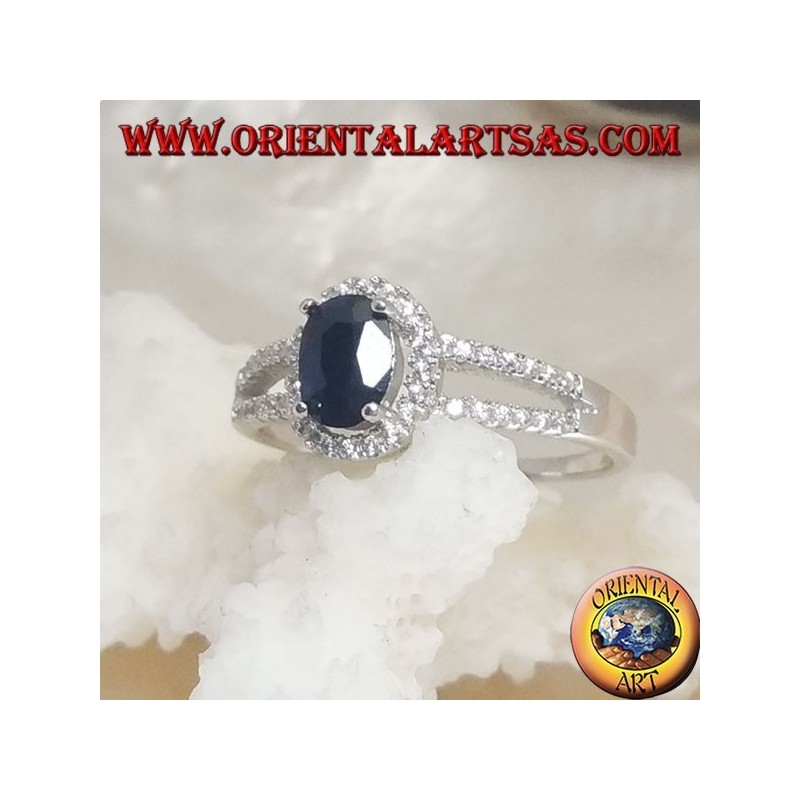 Bague en argent avec saphir synthétique ovale serti de zircons et de deux lignes latérales