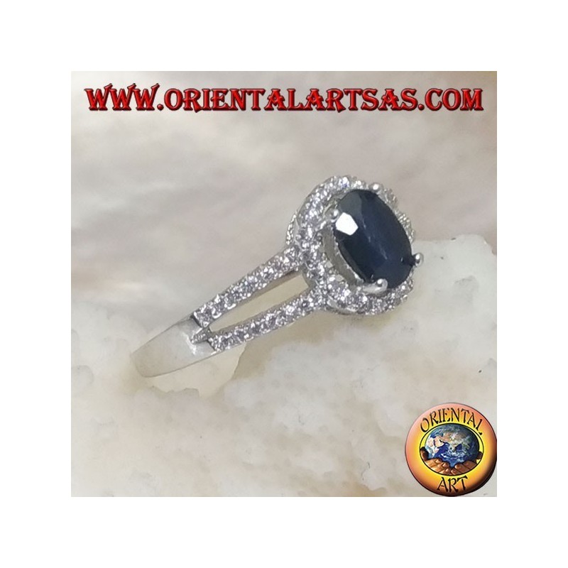 Bague en argent avec saphir synthétique ovale serti de zircons et de deux lignes latérales