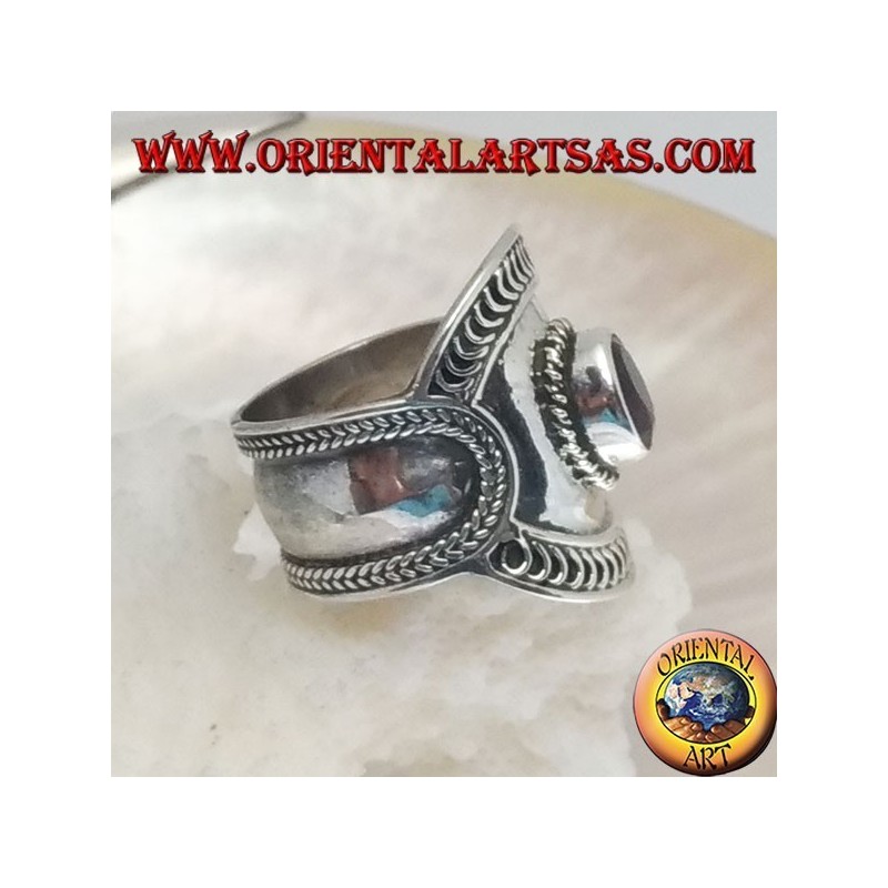Anello in argento a fascia larga con granato ovale e decorazioni etniche miste , Bali