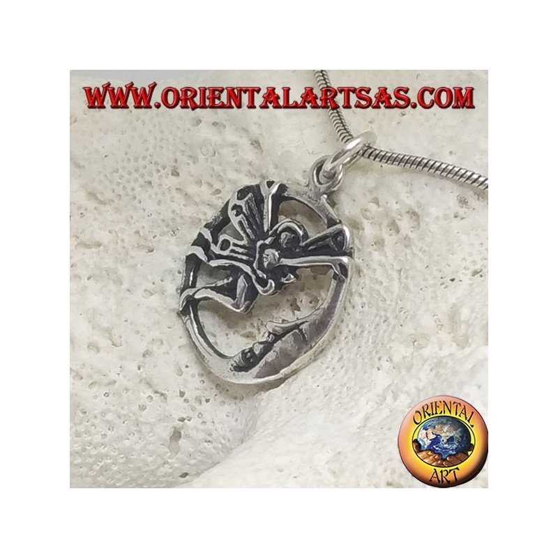 Pendentif en argent fée volant devant la lune dans le cercle